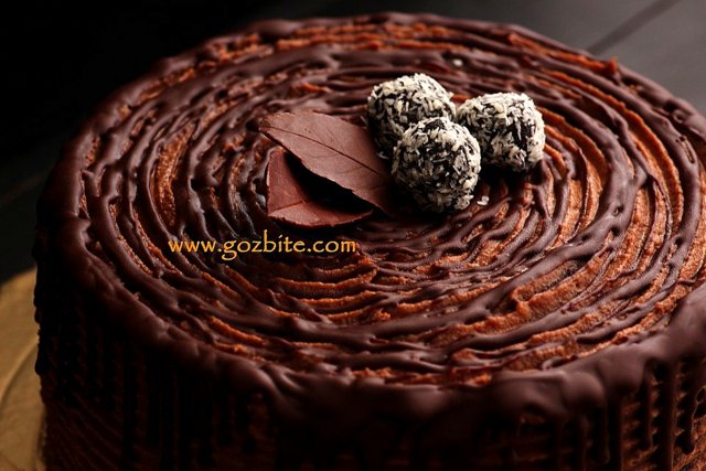 декорация на вкусната шоколадова торта